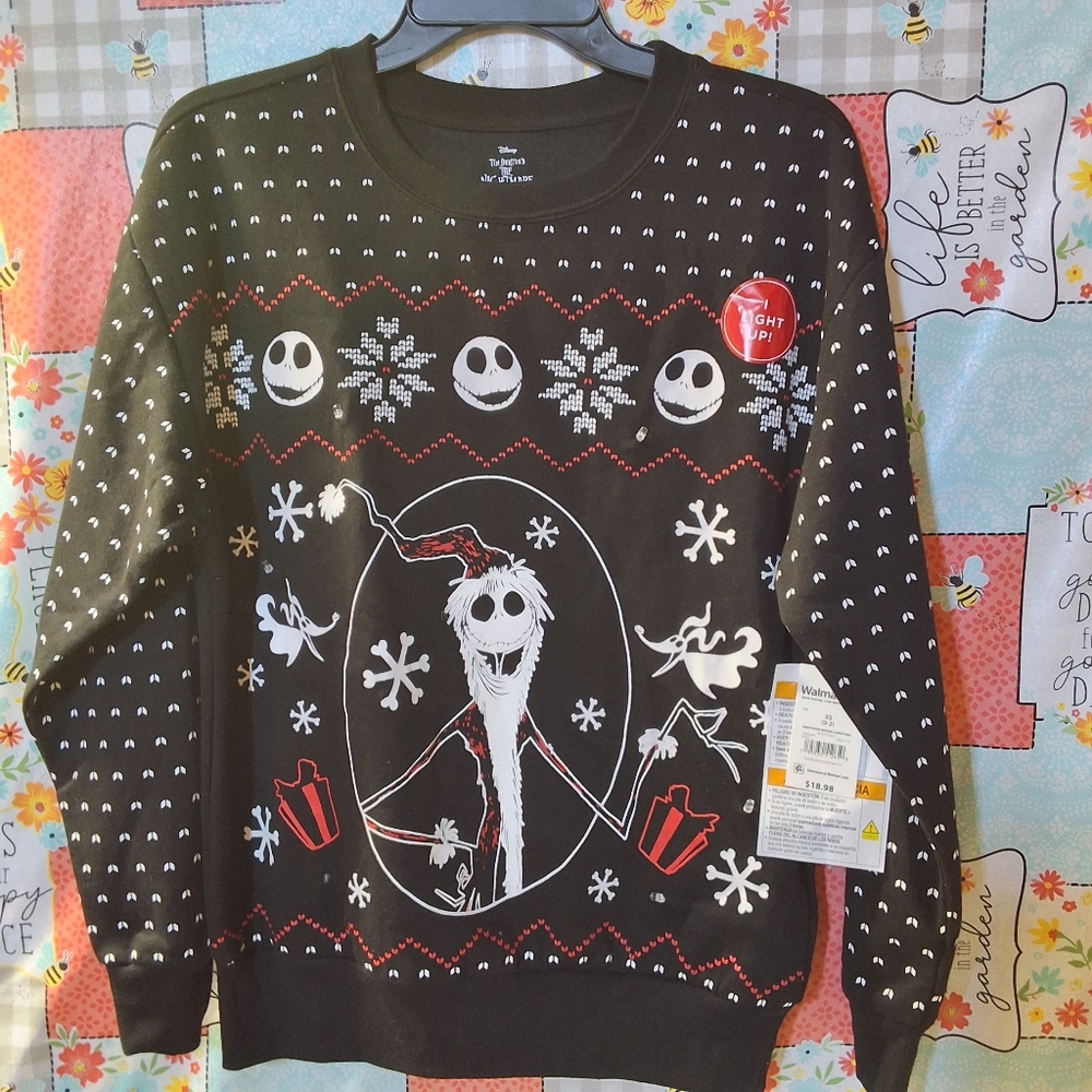 NWT DISNEY NIGHTMARE BEFORE CHRISTMAS BLACK SWEAT SHIRT THAT LIGHTS UP